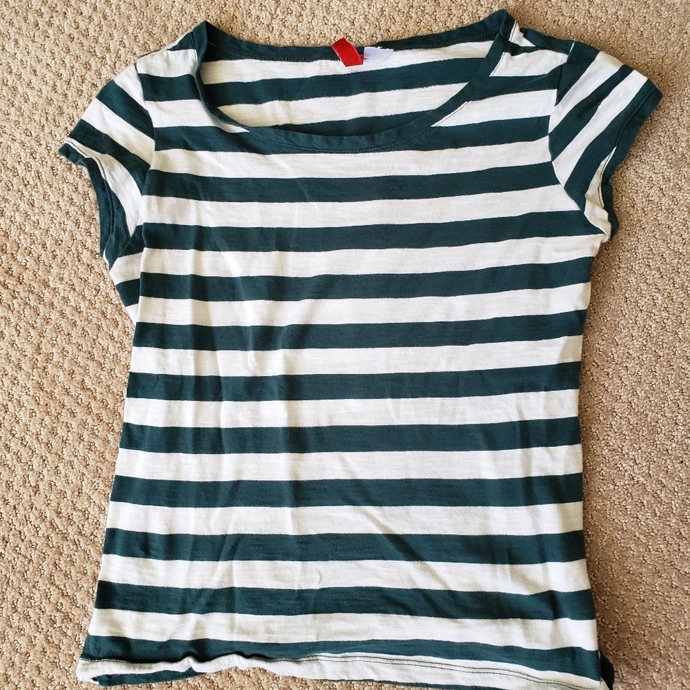 Hunter green and white short sleeve t-shirt